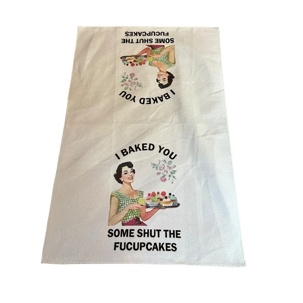 NEW kitchen hand towel microfiber 15x23 inches novelty baking cupcakes‎
